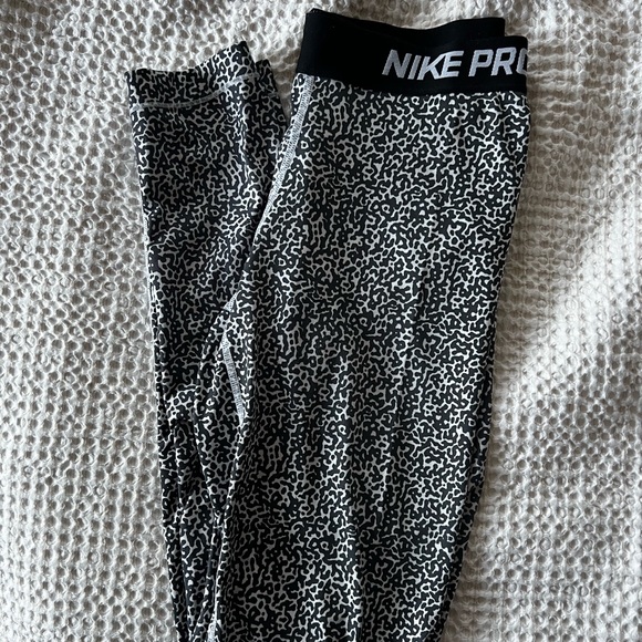Nike pro leggings - Picture 2 of 2